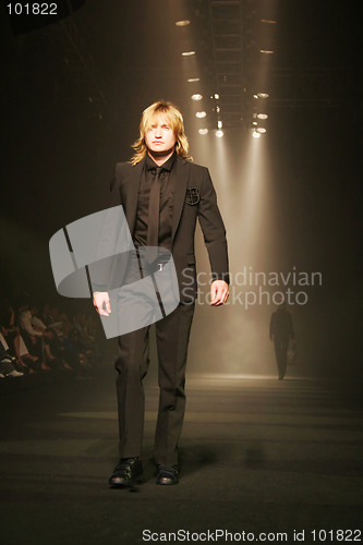 Image of Seoul Fashion Week (Seoul Collection) Fall/Winter 2006.  Hong Su