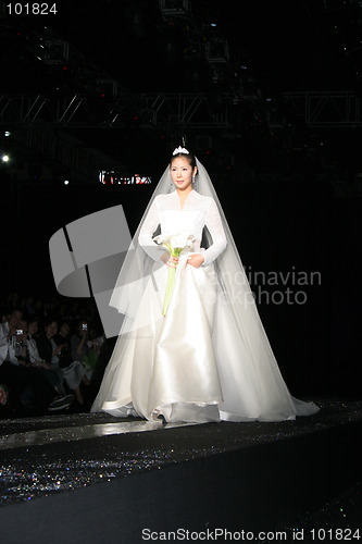 Image of Seoul Fashion Week (Seoul Collection) Fall/Winter 2006.  Hwang J