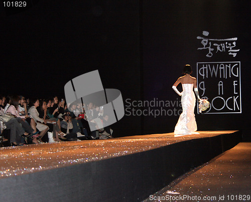 Image of Seoul Fashion Week (Seoul Collection) Fall/Winter 2006.  Hwang J