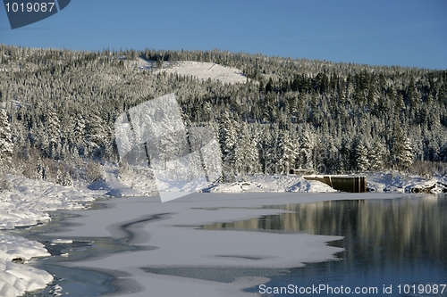 Image of Lake freezing over