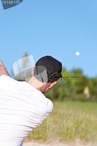 Image of Golfer watching his ball in the air