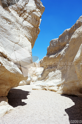 Image of White stones of Makhtesh Ramon