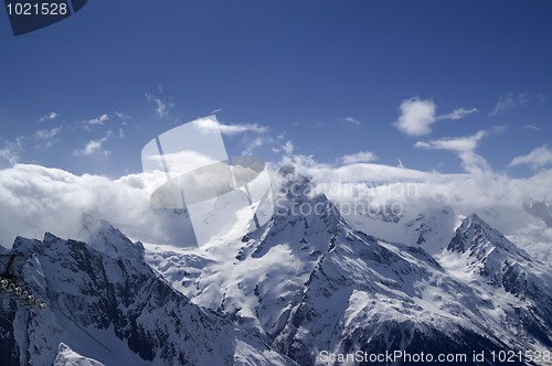 Image of Mountains in cloud