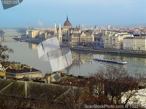 Image of Hungarian parliament in Budapest