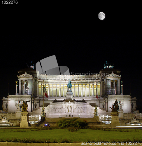 Image of Il Vittoriano dominates over the Piazza Venezia, Rome, Italy