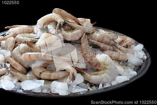 Image of raw shrimp on ice