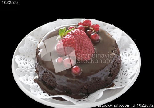 Image of cake with ganache and berries