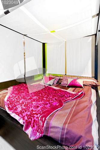 Image of Canopy bed