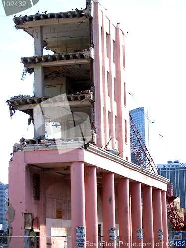 Image of Condemned pink building in Miami