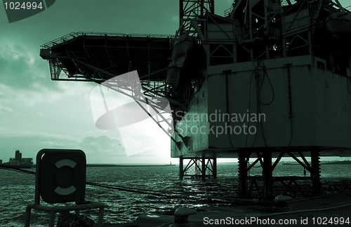 Image of Oil rig silhuette