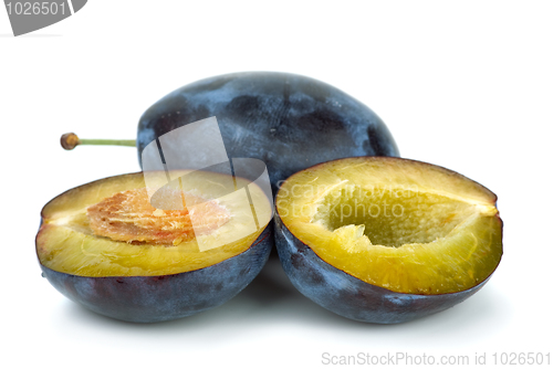 Image of Whole plum and halves