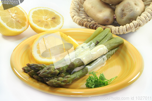 Image of green asparagus with Hollandaise sauce