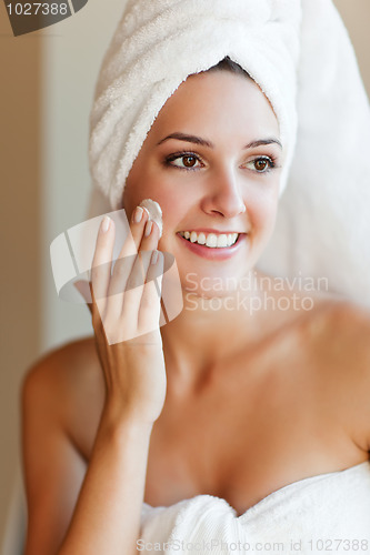 Image of Woman applying lotion