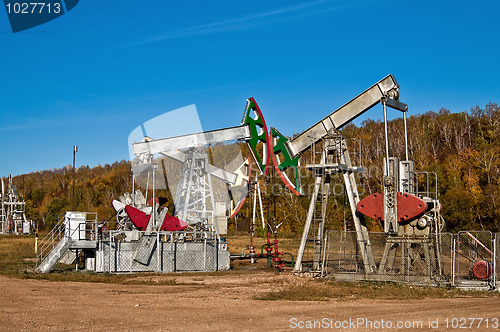 Image of Group pumps rocking