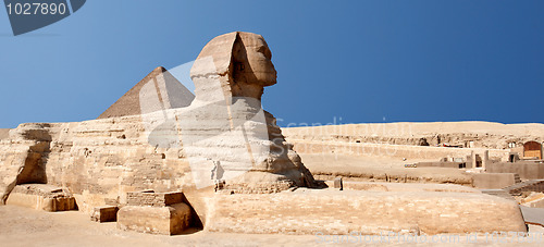 Image of sphinx and Pyramid 