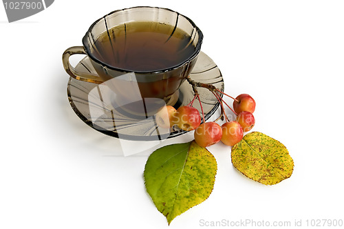 Image of Tea in a brown glass bowl with apples