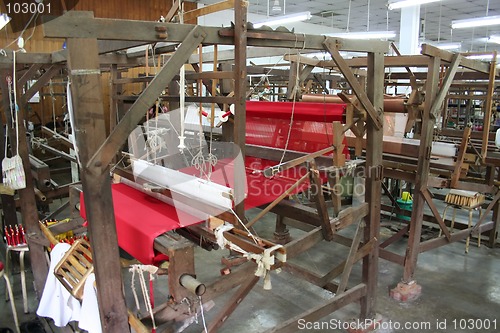 Image of Machine for weaving silk cloth