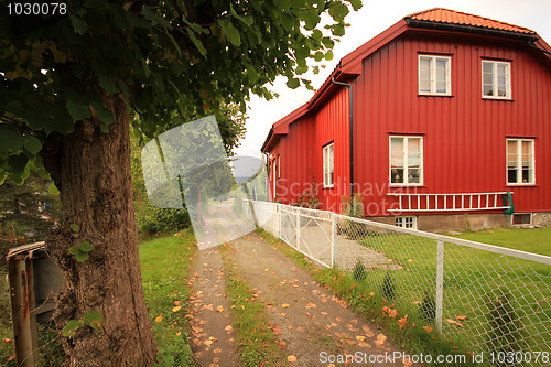 Image of Red house.