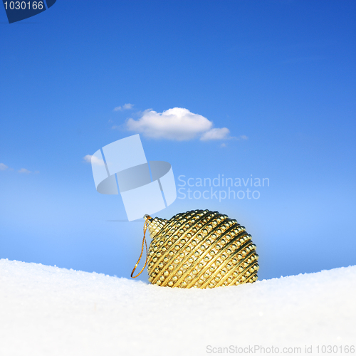 Image of golden bauble wallpaper