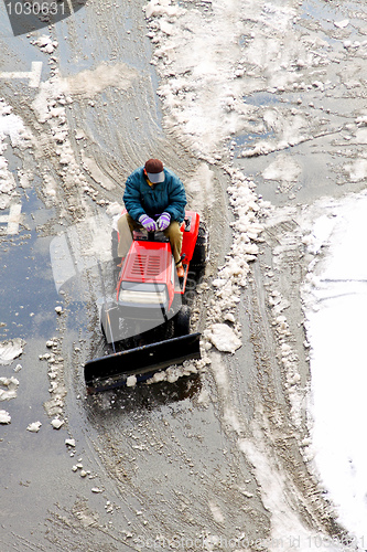 Image of Cleaning snow