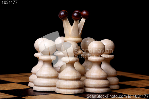 Image of Queen and pawns