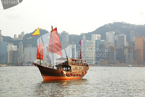 Image of Hong Kong harbour with tourist junk