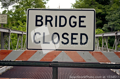 Image of Bridge closed sign.