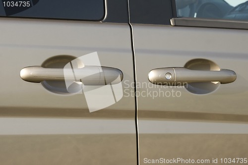 Image of car door handle and lock 