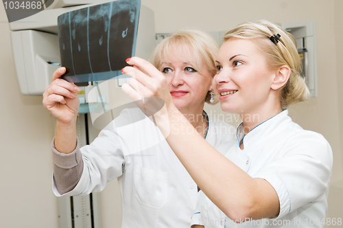 Image of dental X-ray image examaning