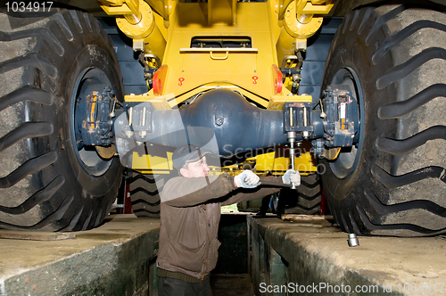 Image of maintenance work of heavy loader