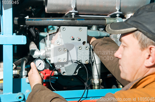 Image of repairman using manometer