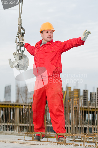 Image of rigger builder with straps