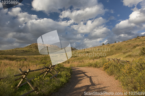 Image of dirt road in Colorado at foothills of Rocky Mountains 