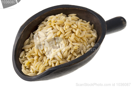 Image of scoop of orzo pasta (rosa marina)