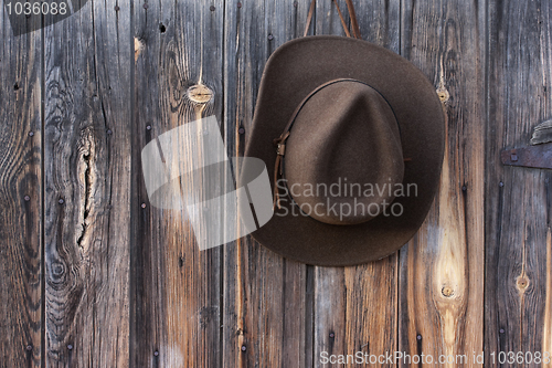 Image of felt cowboy hat on barn wall 