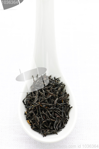 Image of Dry black tea leaves in a spoon