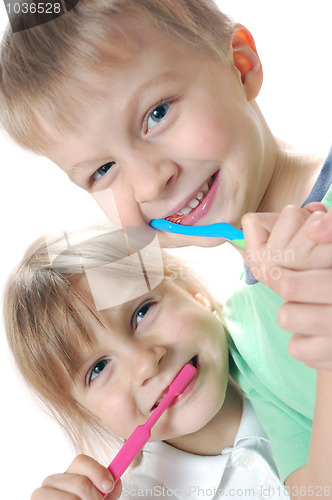 Image of children cleaning teeth