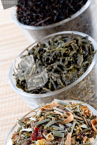 Image of three kinds of dry tea in glasses