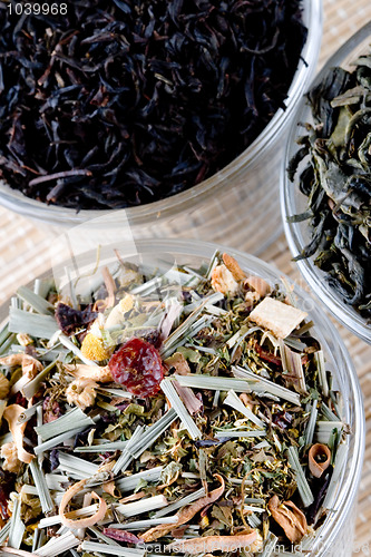 Image of three kinds of dry tea in glasses