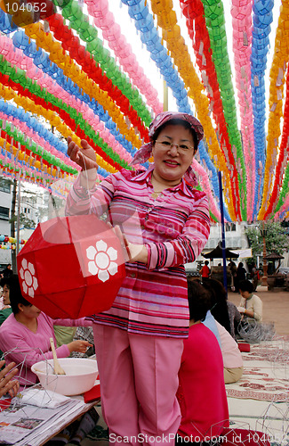 Image of Korean woman making lanterns