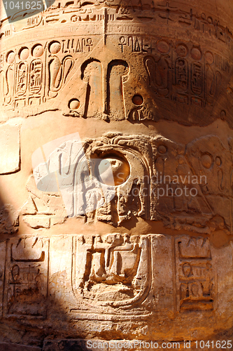 Image of column with ancient egypt hieroglyphics