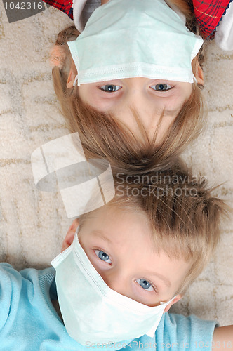 Image of children with pretection flu mask