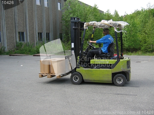 Image of Truck with pallet