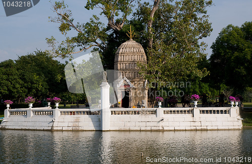 Image of Buddhist shrine at Bang Pa In, Thailand