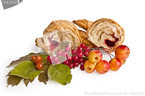 Image of Croissant with berries and apples