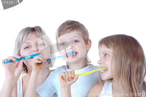 Image of brushing teeth