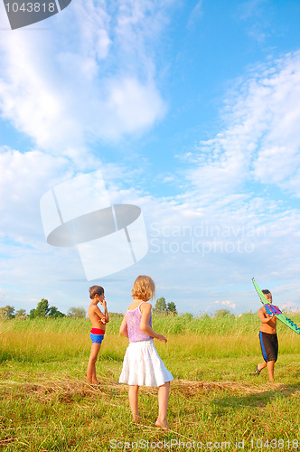 Image of kids with a kite