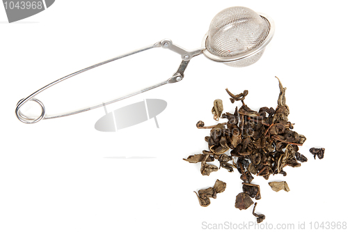 Image of Dry green tea and strainer