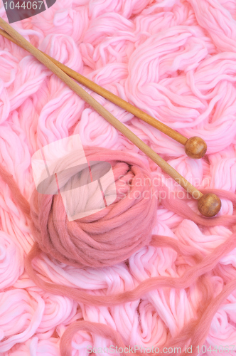 Image of Sphere of pink wool with needles