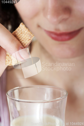 Image of Young people eating milk with cereals